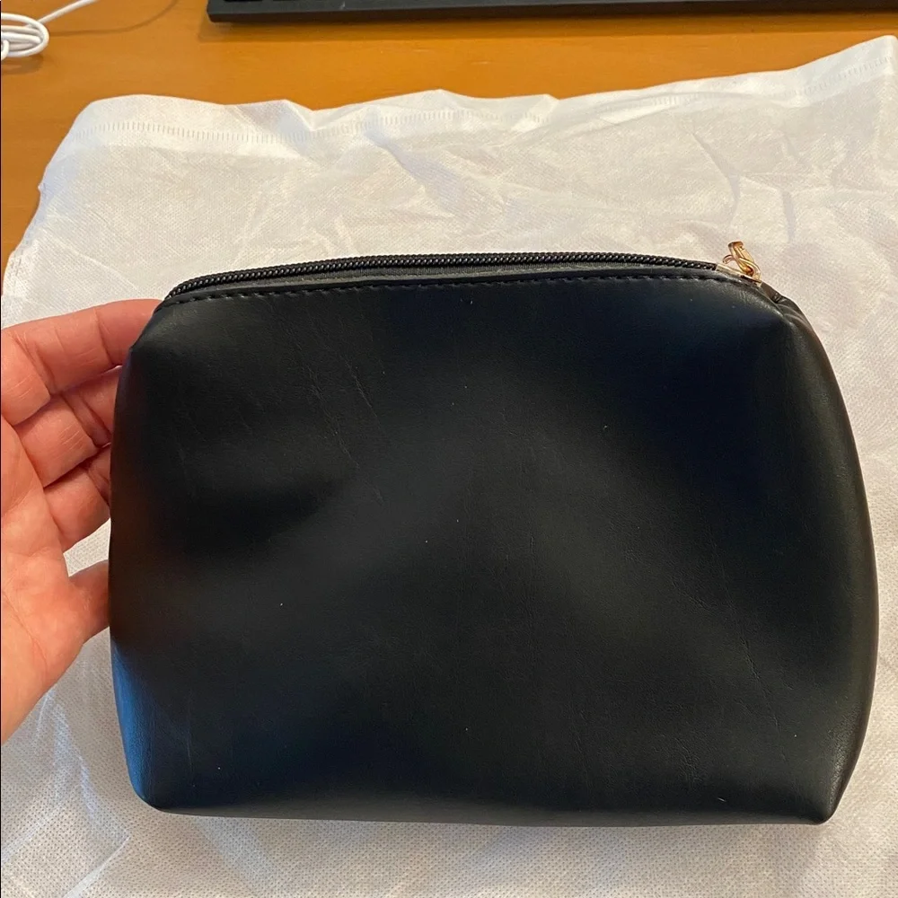 Colton Bucket Bag with Pouch in Black X Revolver 8 OTHER REASONS NEW-Flawed